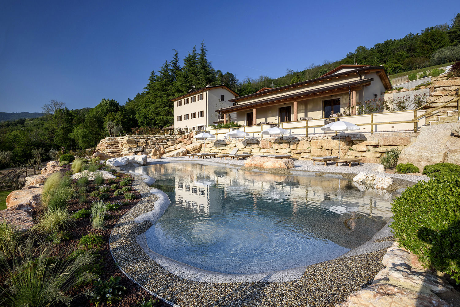 Landhaus mit Gästehaus am Gardasee mit Pool, Wellness, modernste Technik, Blick auf den Gardasee